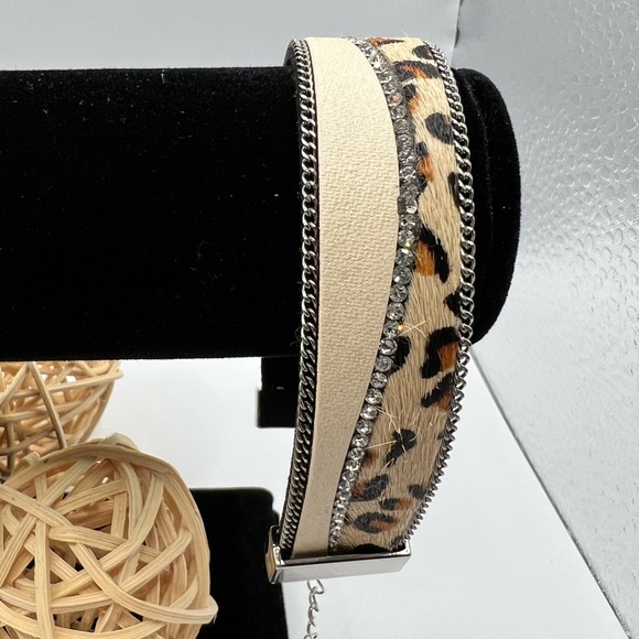 Faux Leather Fashion Jewelry Bracelet‎ NEW - Picture 1 of 7